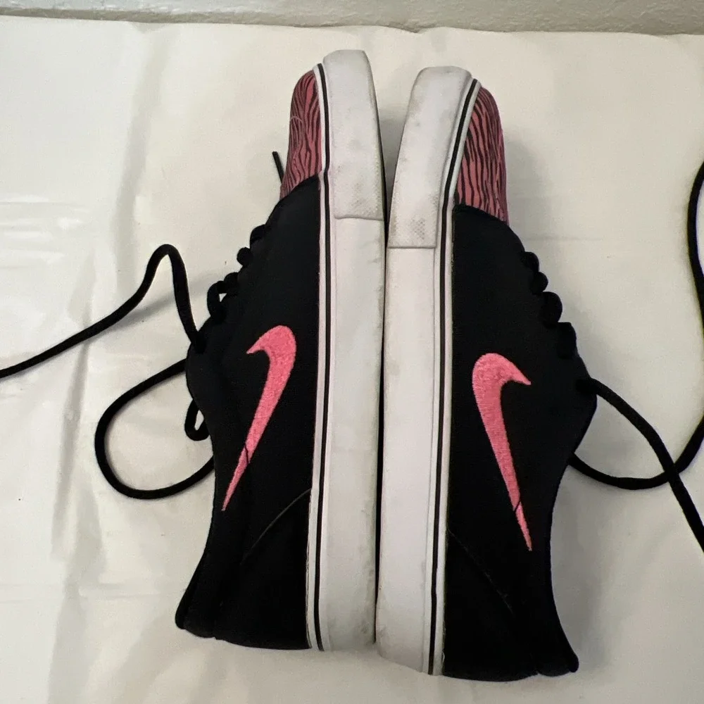 Nike Womens 8 Satire PRM Shoes Low Top Skateboarding Black Pink Zebra 599140 661
